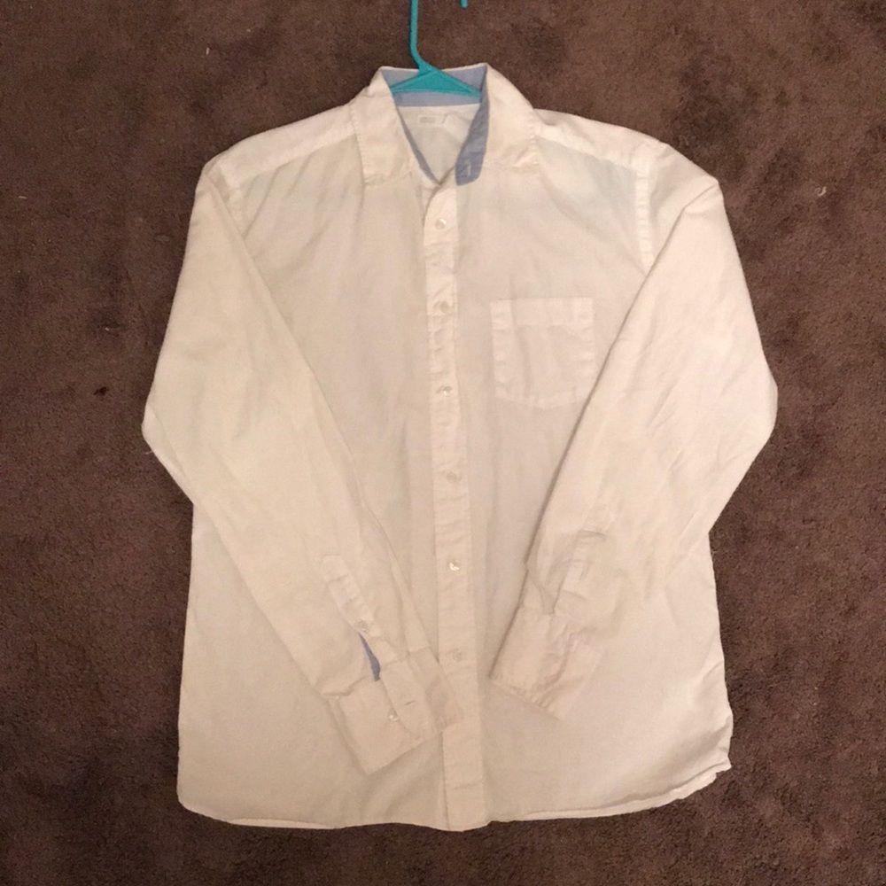 Nice white dress shirt with front pocket